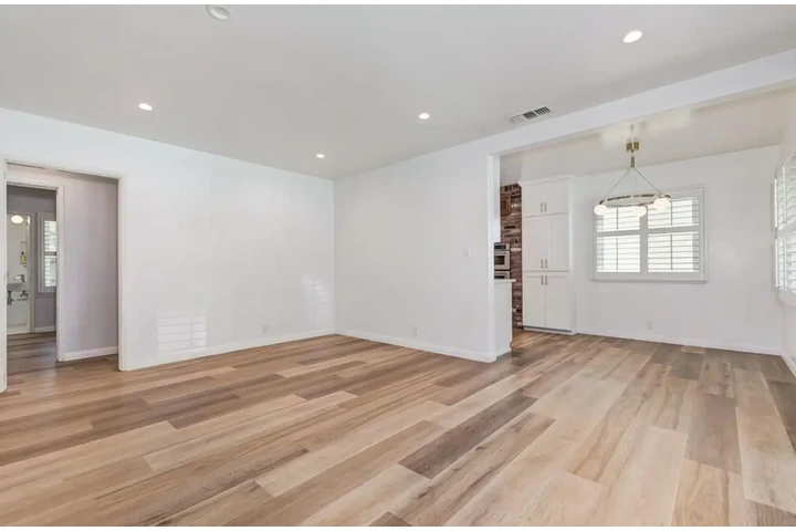 $2470 : 3 bedroom house in South Gate image 3