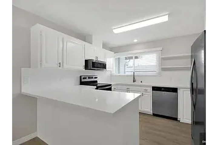 $1765 : 2br condominium for rent image 8
