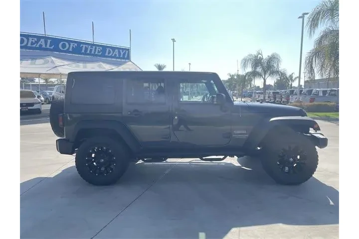 $21453 : Jeep Wrangler Unlimited 2017 image 9