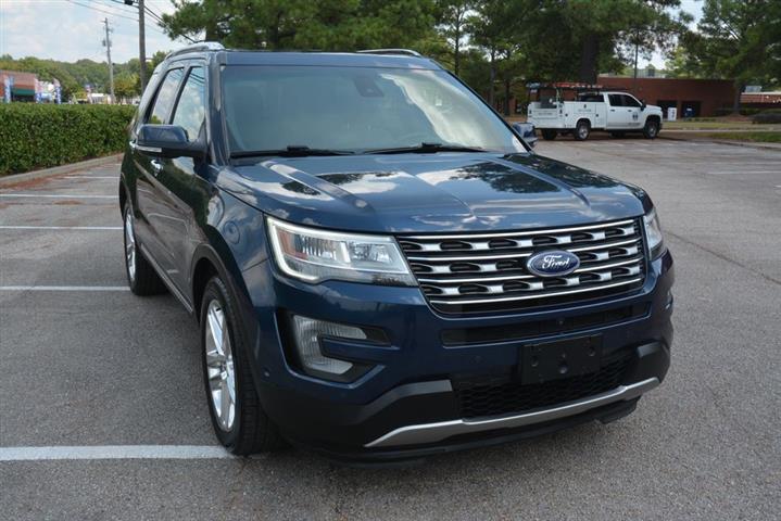 2017 Explorer Limited image 4