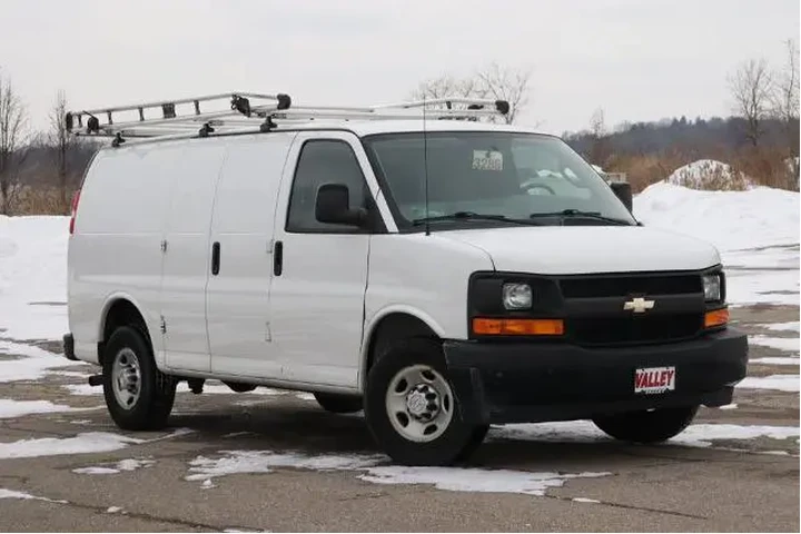 $15950 : Chevrolet Express 2017 2500 image 2