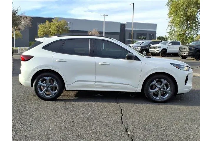 $18999 : Ford Escape 2023 ST-Line 4dr image 5