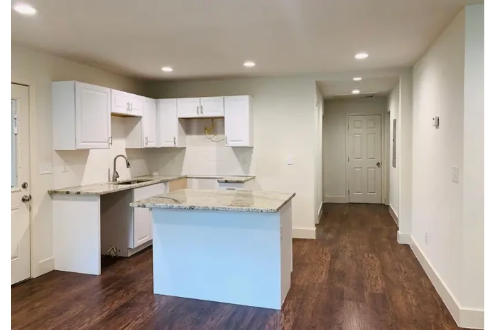 $1900 : 3704 Asbury Ln SW, Atlanta, GA image 6