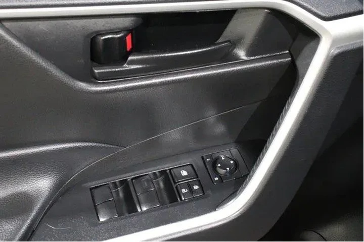 $29998 : Toyota RAV4 2024 AWD LE 4dr image 7