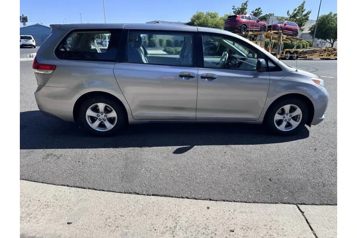 $12995 : 2013 Sienna L 7-Passenger image 6
