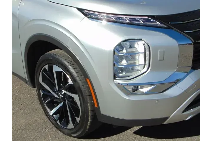 $23997 : Mitsubishi Outlander 2024 AW image 2