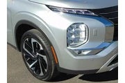 $23997 : Mitsubishi Outlander 2024 AW thumbnail