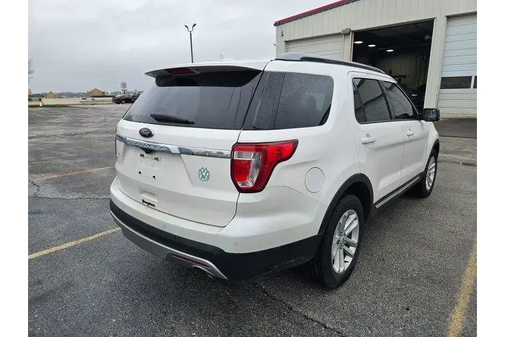 $10500 : Ford Explorer 2017 XLT 4dr S image 5