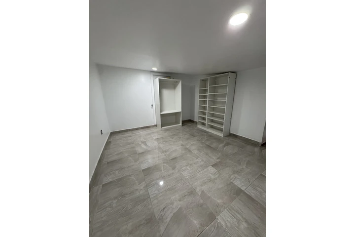 $1200 : Efficiency for rent image 2