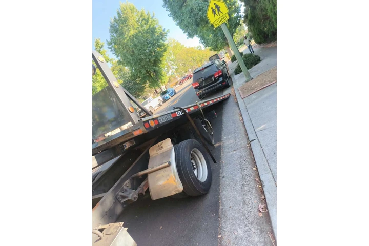 Castillo Towing image 3