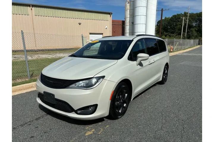 $16999 : 2019 Pacifica Touring L image 6