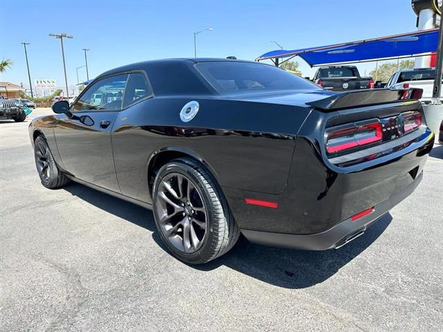 $27995 : Pre-Owned 2019 Challenger SXT image 9