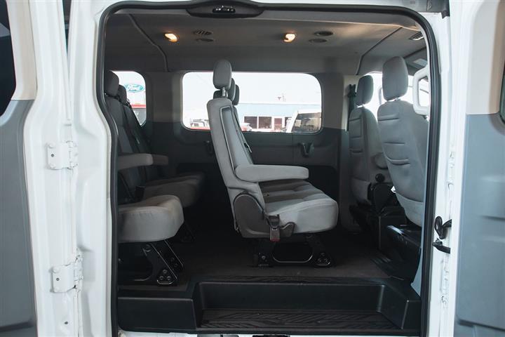 2017 Transit Wagon XLT image 10