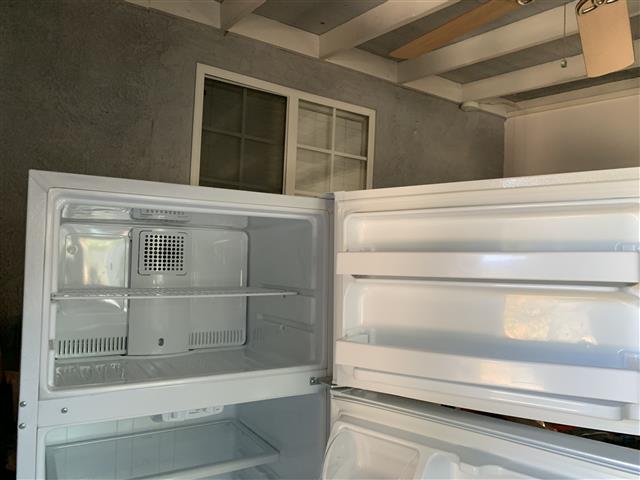 $350 : Refrigerador GE image 4