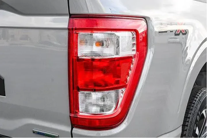 Ford F-150 2023 4x2 XL 4dr S image 9