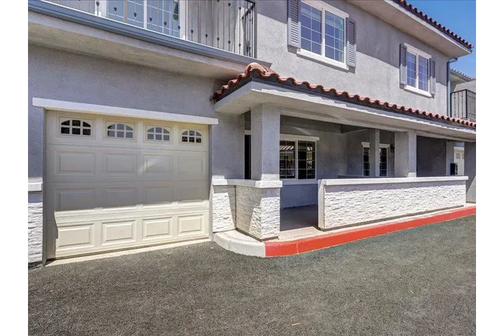 $2398 : Hemlock Gardens Apartment Home image 3