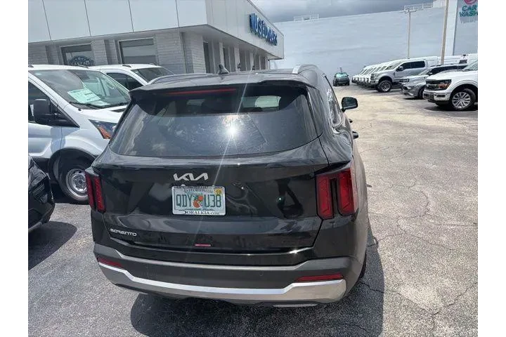 $29990 : Kia Sorento 2025 S 4dr SUV image 6