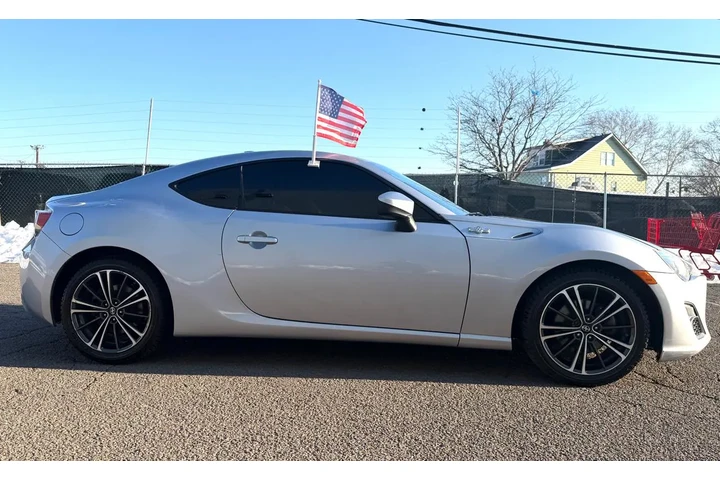 2015 FR-S 2dr Cpe Man (Natl) image 7
