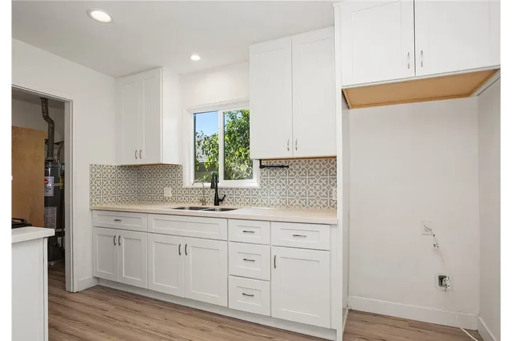 $900 : 2bed 2bath Home For Rent image 2