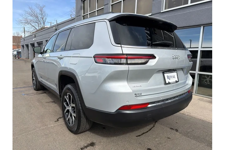 $26995 : 2024 Grand Cherokee L Limited image 4