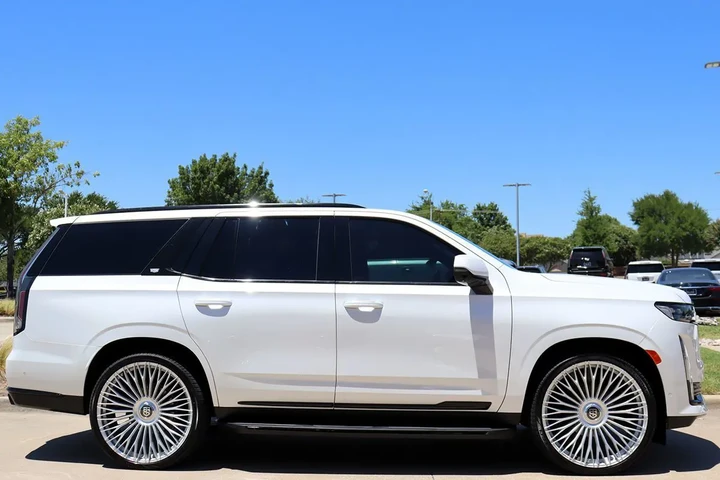 $66710 : 2021 Escalade Sport image 8