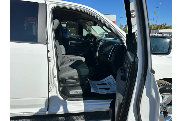 $14980 : 2017 RAM 1500 Big Horn 4x4 Cr image 9