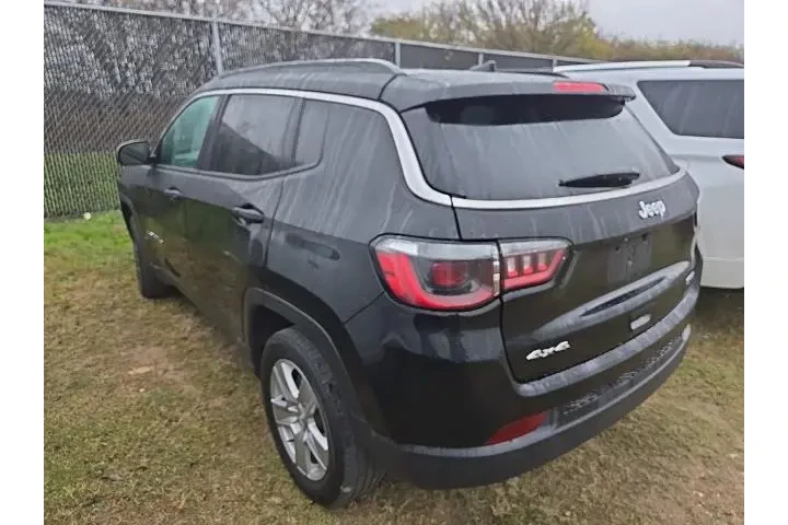 $18222 : Jeep Compass 2022 4x4 Latitu image 2