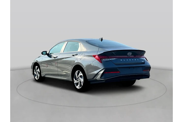 $24420 : Hyundai ELANTRA Hybrid 2025 image 9