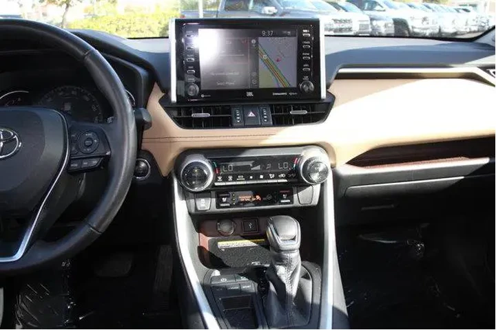 $23983 : Toyota RAV4 2020 Limited 4dr image 7