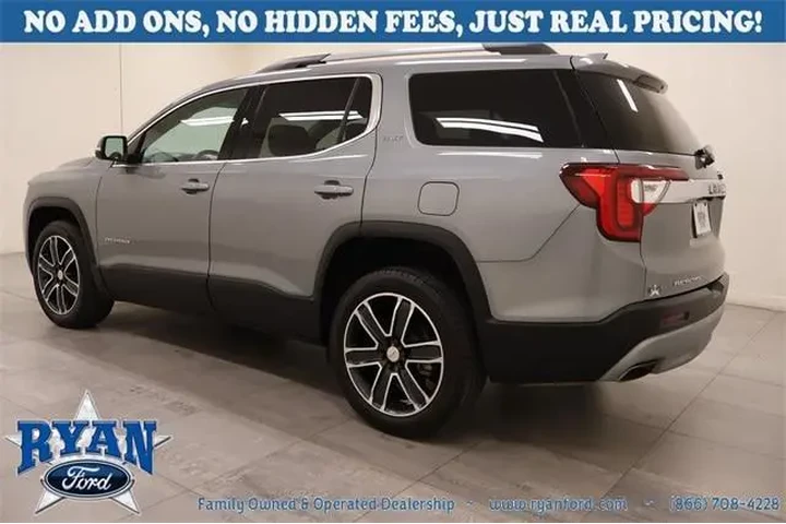 GMC Acadia 2023 SLT 4dr SUV image 2