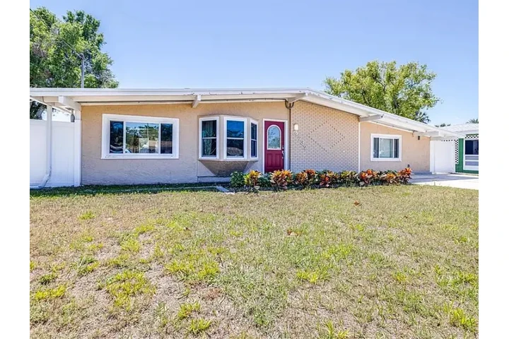 $1200 : NEW INTERIOR PAINT THROUGHOUT image 1
