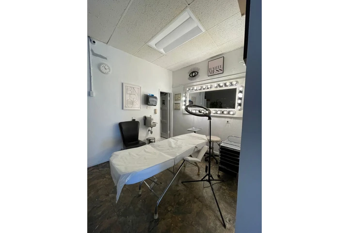 ¡Salón de Belleza en Venta! – image 3