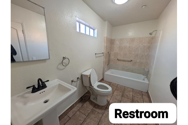 $2850 : 2 Bed + Bonus Room + Laundry image 5