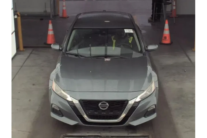 $16593 : Nissan Altima 2021 2.5 SV 4d image 2