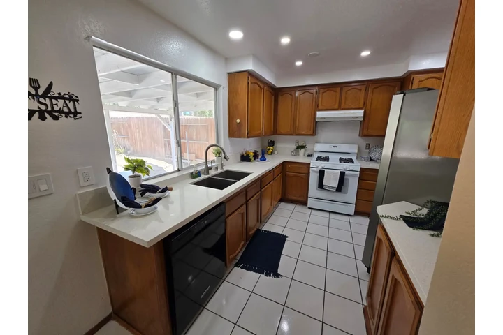 $3390 : CASA DE ESTILO Y AMPLIA 4+3 image 5