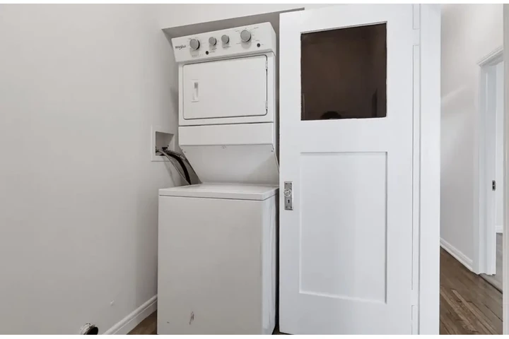 $1970 : 2 Bed 2 bath Apt W Pico Blvd image 9