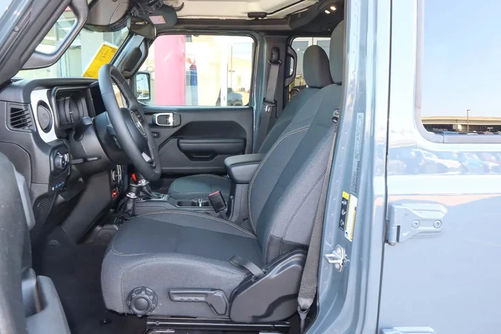$32988 : 2025 Wrangler 4xe Willys 4x4 image 7