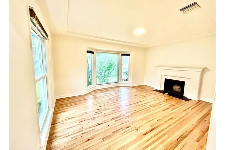 $2300 : Detached Garage image 2
