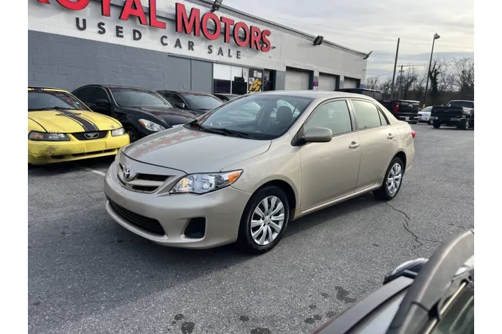 $8500 : 2012 Corolla LE image 1