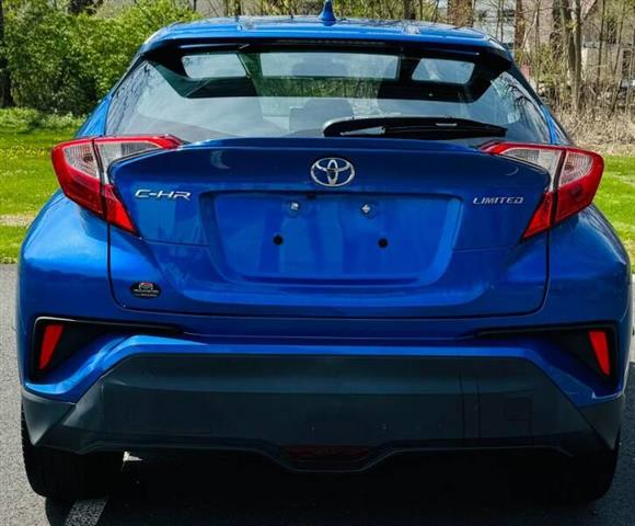 $25500 : 2019 C-HR XLE image 3