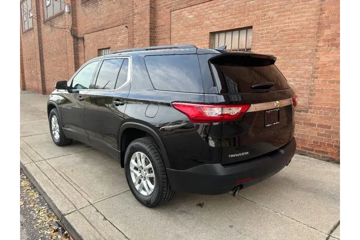 $22000 : 2021 Traverse LT Cloth image 3