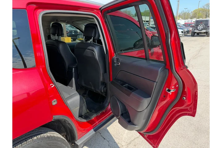 $6980 : 2017 Compass Sport SE image 6