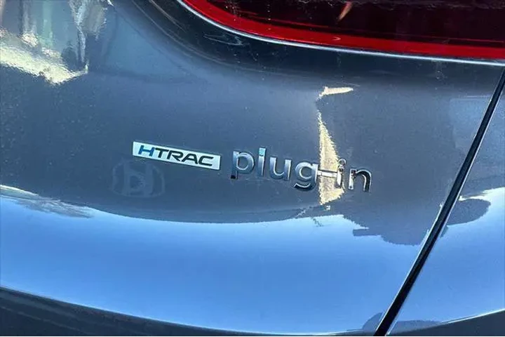 $32990 : Hyundai SANTA FE Plug-In Hyb image 7