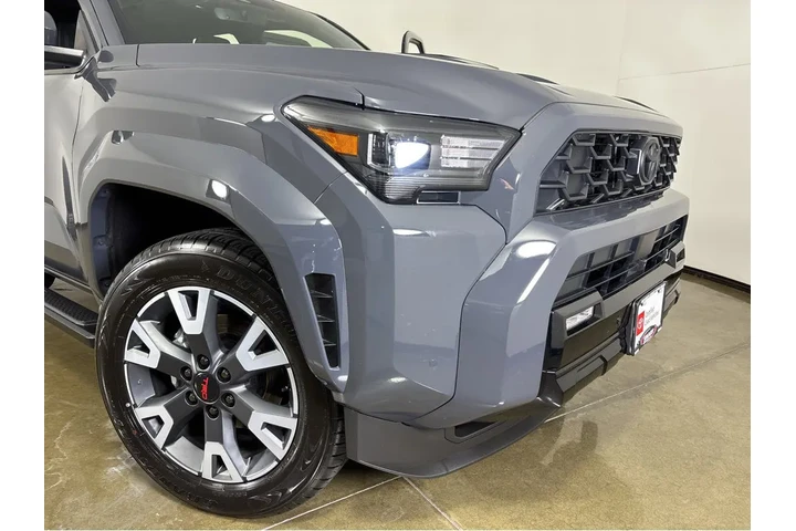 $56979 : Gold Certified2025 4Runner TR image 6