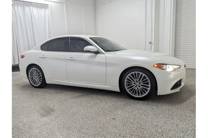 $16197 : Alfa Romeo Giulia 2017 Ti 4d image 2
