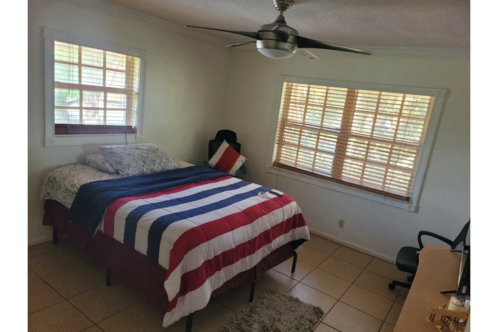 $875 : Rento habitacion Amueblada . image 3