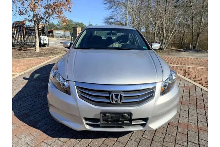 $5750 : 2011 Accord LX-P image 1