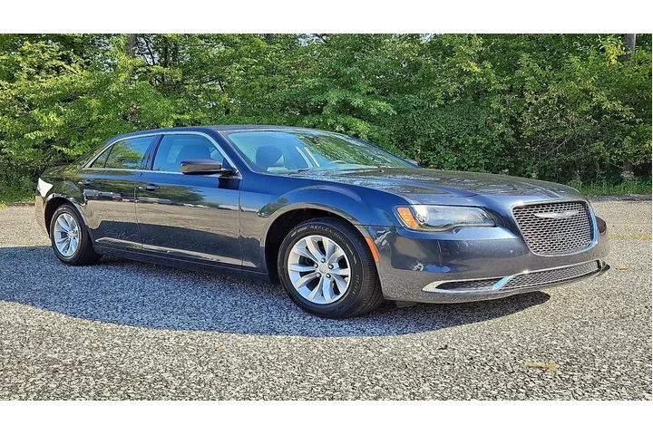 $11973 : Chrysler 300 2018 Touring 4d image 7