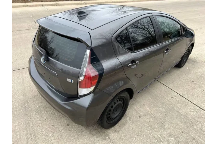 $8997 : 2016 Prius c Two image 9