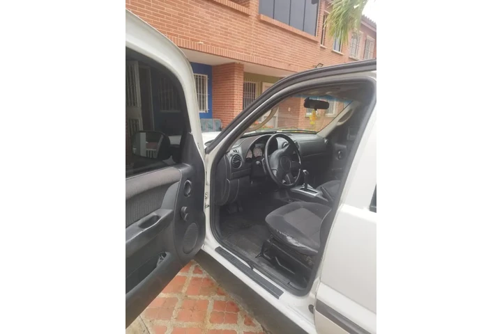 $7700 : Jeep Cherokee image 4